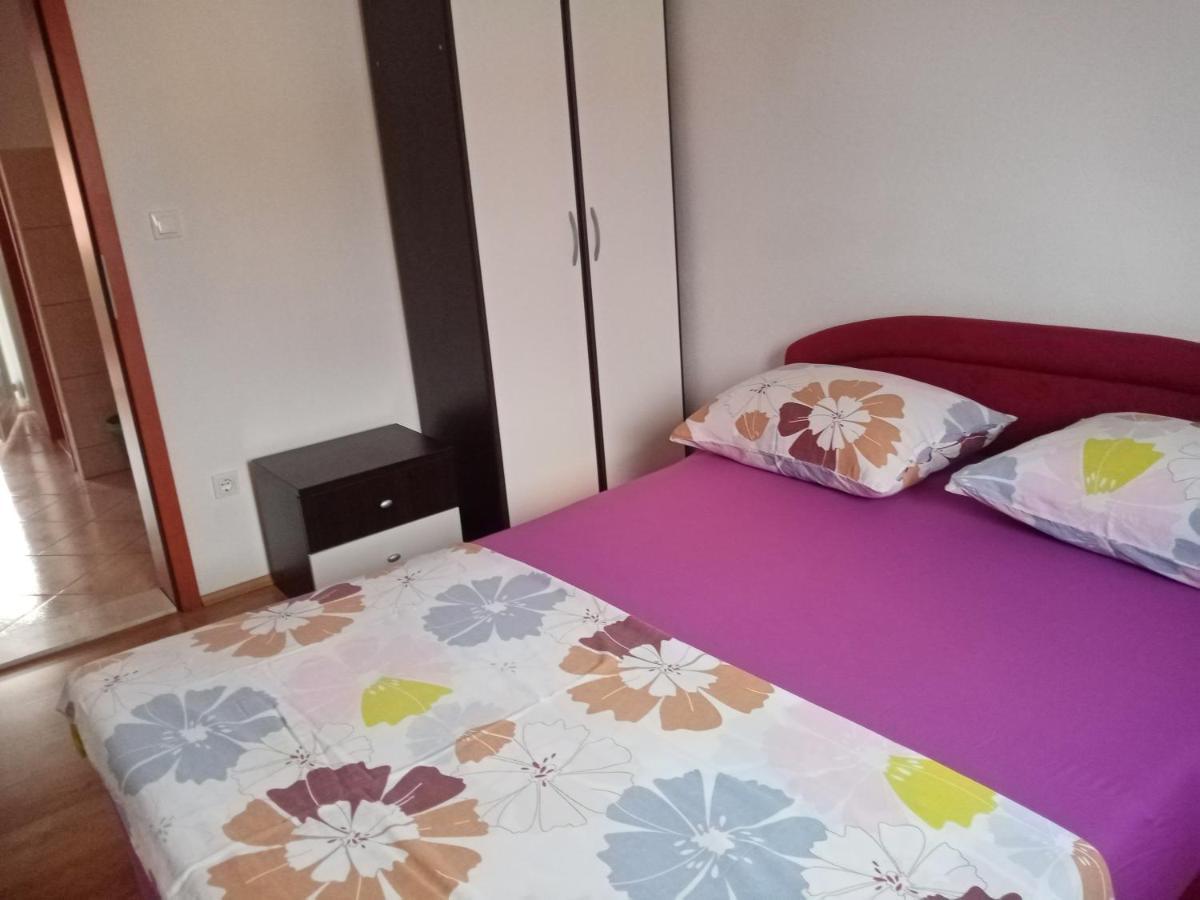 Apartman Kristina Sa Dvije Sobe Biograd Na Moru Dış mekan fotoğraf