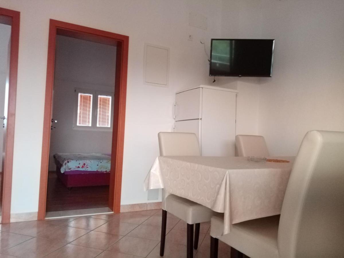 Apartman Kristina Sa Dvije Sobe Biograd Na Moru Dış mekan fotoğraf